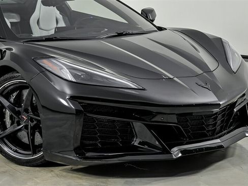 Used 2025 Chevrolet Corvette E-Ray AWD/4WD image 2