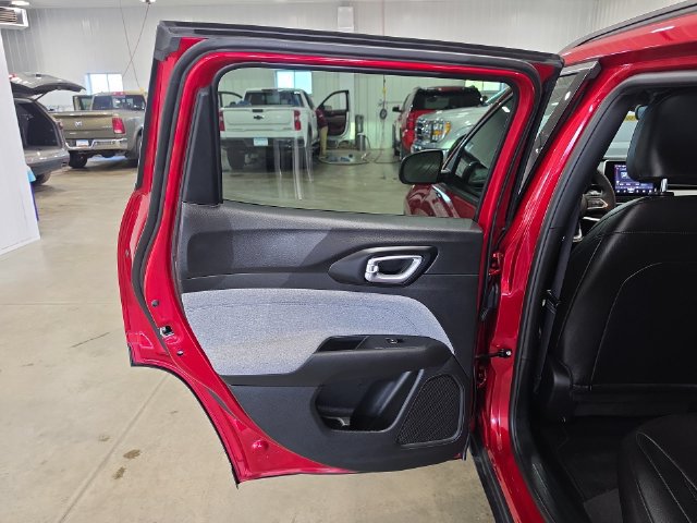 Used 2025 Jeep Compass Latitude AWD/4WD image 27