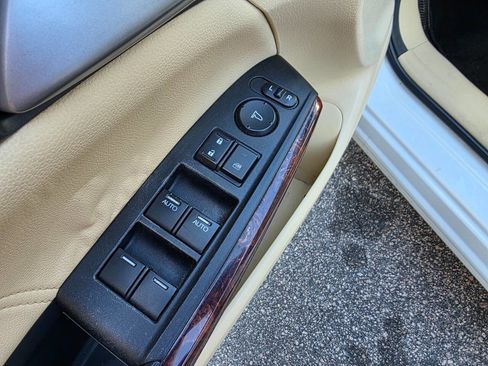 Used 2011 Honda Crosstour EX-L image 11