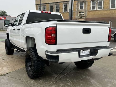 Used 2017 Chevrolet Silverado 1500 Custom w/ Custom Convenience Package AWD/4WD image 7