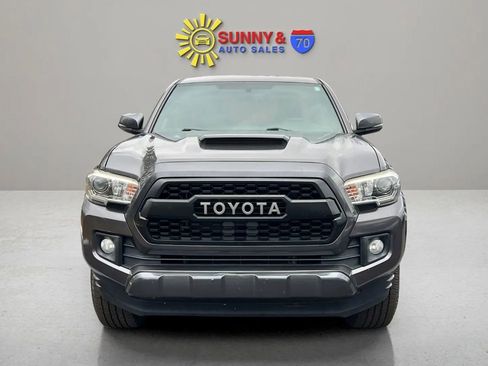 Used 2017 Toyota Tacoma TRD Sport image 2