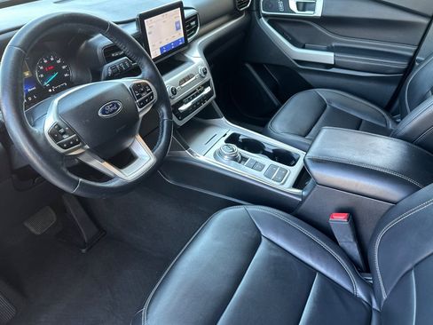 Used 2022 Ford Explorer XLT w/ Equipment Group 202A RWD image 10