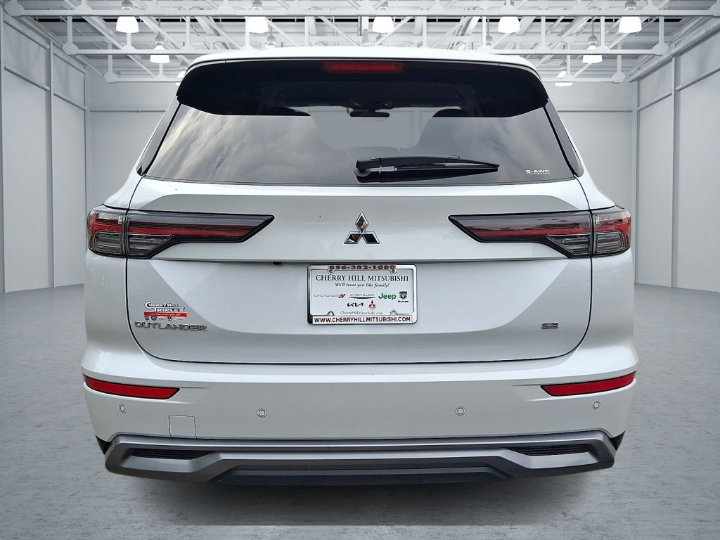Used 2025 Mitsubishi Outlander SE AWD/4WD image 4