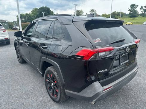 Used 2020 Toyota RAV4 LE AWD/4WD image 7