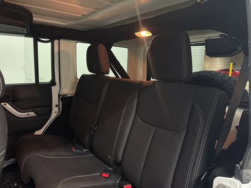 Used 2017 Jeep Wrangler Unlimited Sahara image 45