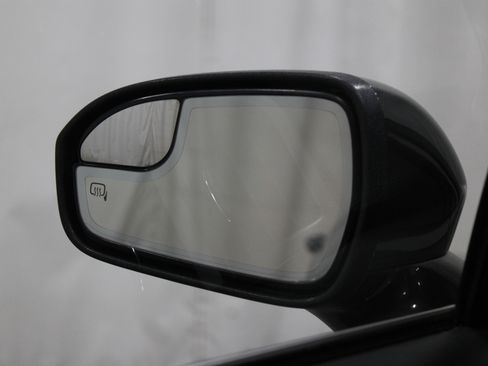 Used 2018 Ford Fusion Titanium image 23