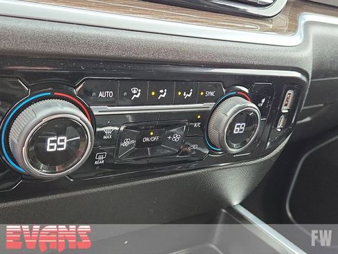 Used 2022 Chevrolet Silverado 1500 LT w/ Z71 Off-Road Package image 8