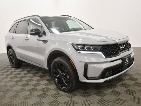 Certified 2023 Kia Sorento SX image 10