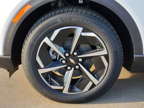 New 2026 Chevrolet Equinox EV LT image 8