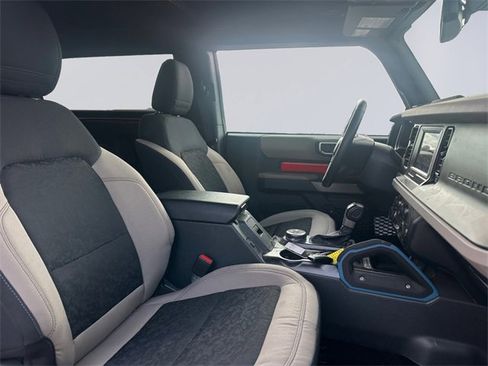 Used 2022 Ford Bronco Wildtrak image 11