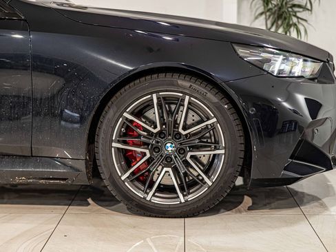 Used 2025 BMW M5 w/ Carbon Package image 10