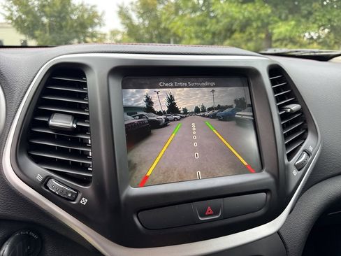 Used 2017 Jeep Cherokee Trailhawk image 29