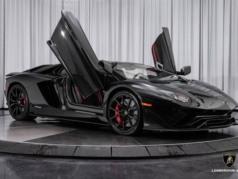 Used 2018 Lamborghini Aventador S image 45