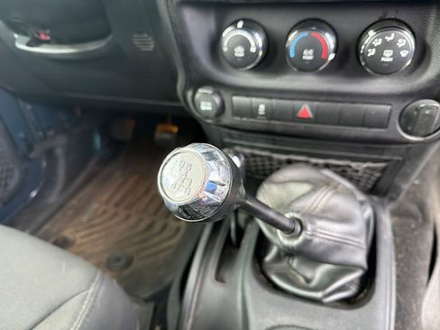 Used 2018 Jeep Wrangler Unlimited Sport w/ Connectivity Group image 12