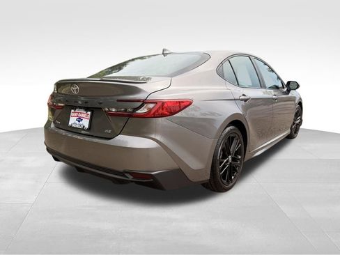 Used 2025 Toyota Camry SE FWD image 8