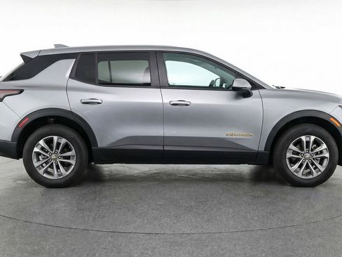 Used 2025 Chevrolet Equinox LT FWD image 11