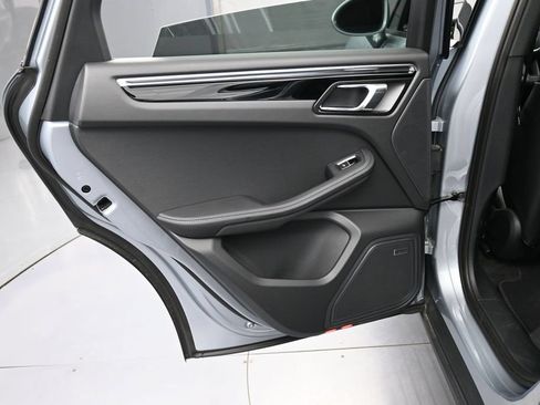 Certified 2026 Porsche Macan AWD/4WD image 22