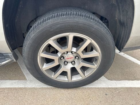 Used 2018 GMC Yukon Denali RWD image 9