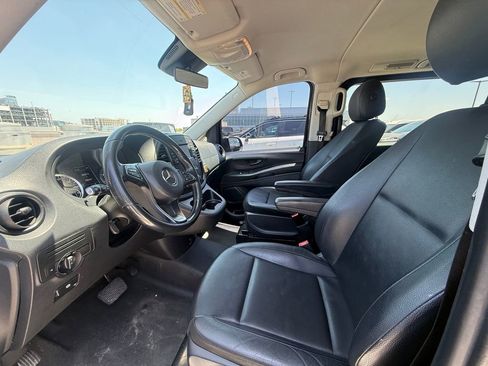 Used 2018 Mercedes-Benz Metris Passenger image 5