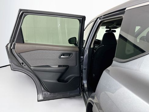 Used 2023 Nissan Rogue SV FWD image 25