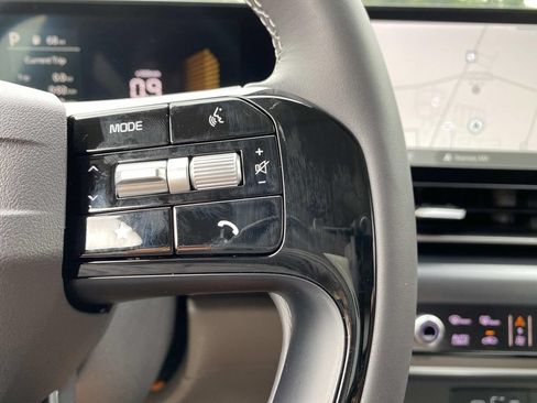 New 2027 Kia Carnival LX FWD image 14