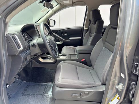 Used 2025 Nissan Frontier SV w/ Tow Package RWD image 16