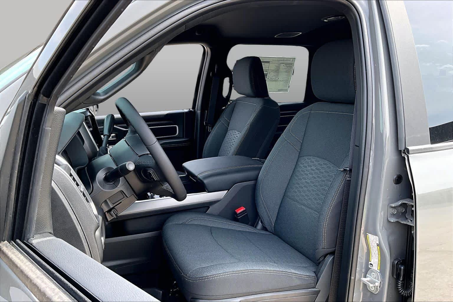 New 2027 RAM 3500 Big Horn AWD/4WD image 9