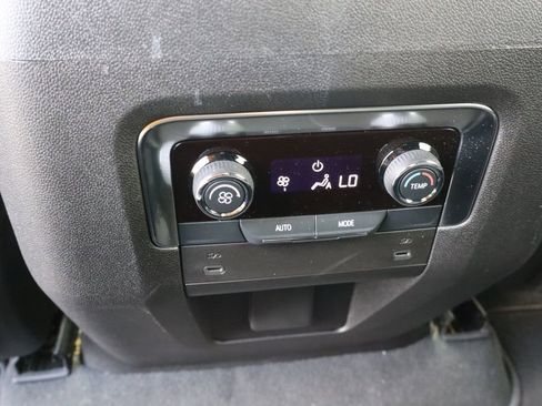 Used 2025 Chevrolet Tahoe LS image 23