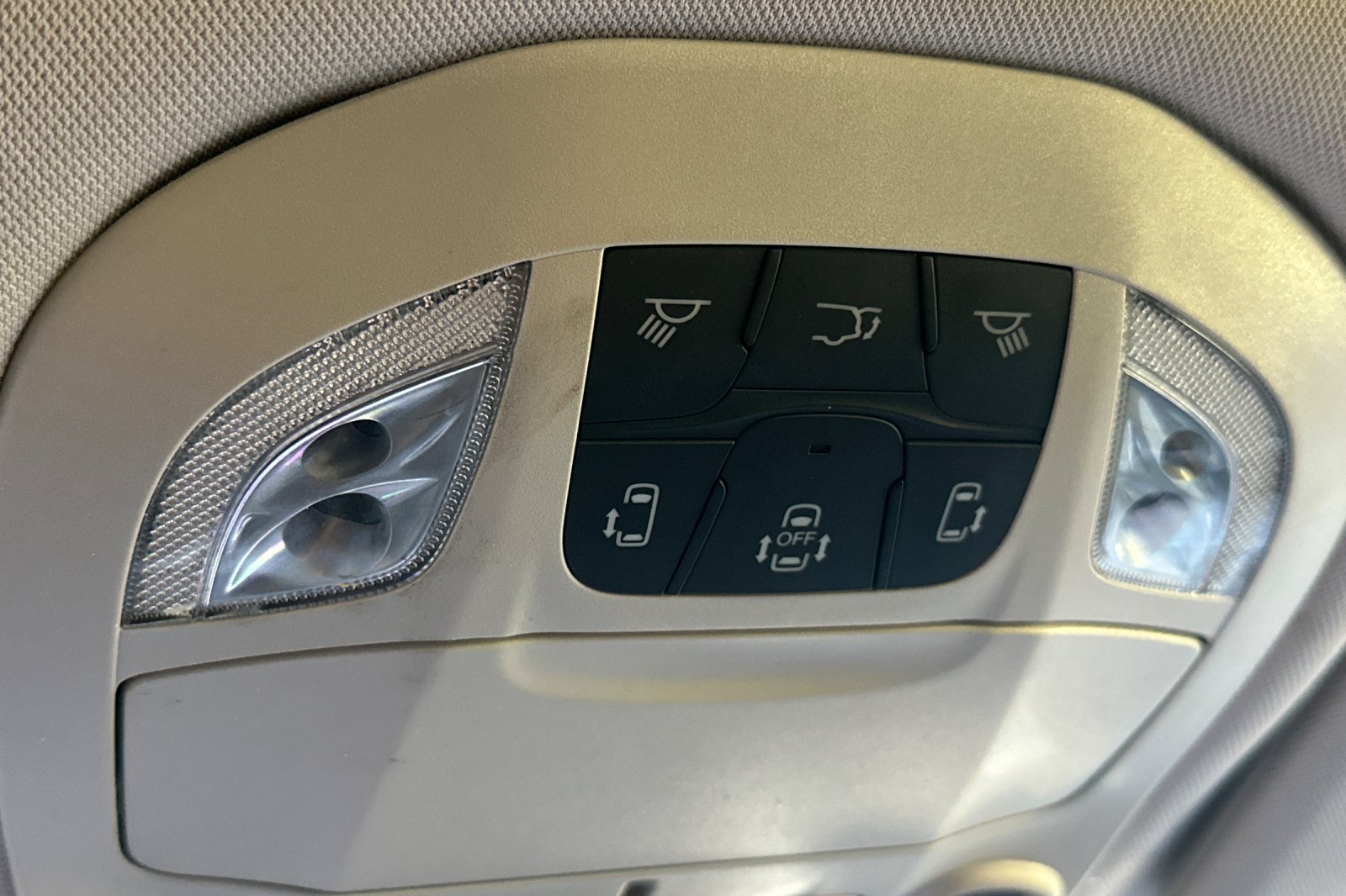 Used 2023 Chrysler Pacifica Limited FWD image 24
