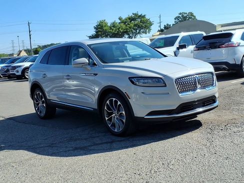 Used 2023 Lincoln Nautilus Reserve AWD/4WD image 7