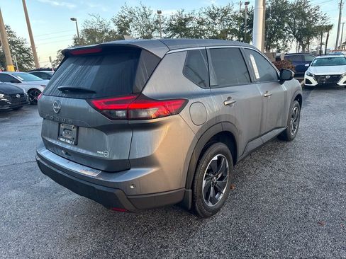 Used 2025 Nissan Rogue SV image 5