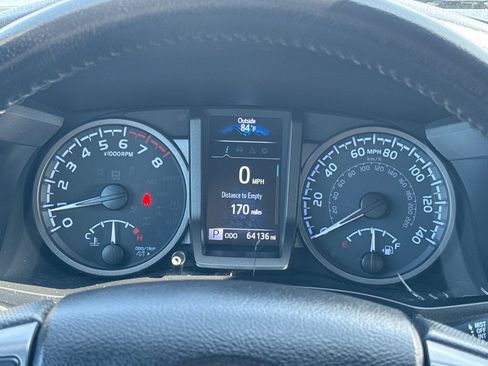 Used 2022 Toyota Tacoma TRD Off-Road AWD/4WD image 17