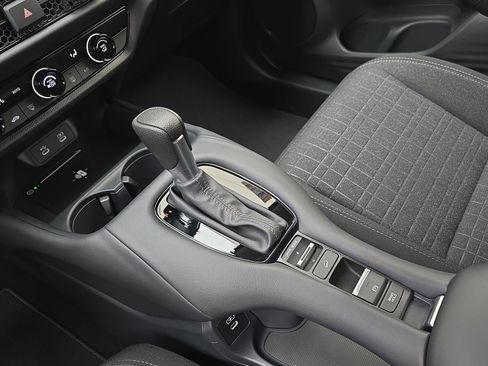 Certified 2026 Honda HR-V LX image 24