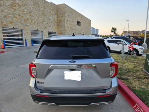 Used 2022 Ford Explorer XLT w/ Equipment Group 202A RWD image 8