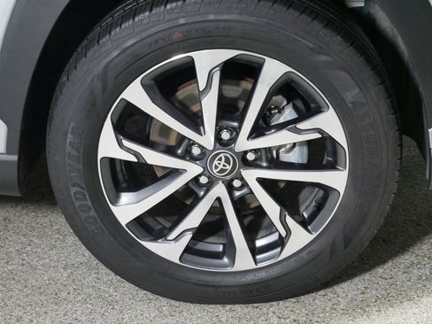 Used 2022 Toyota Corolla Cross XLE w/ Convenience Package AWD/4WD image 15