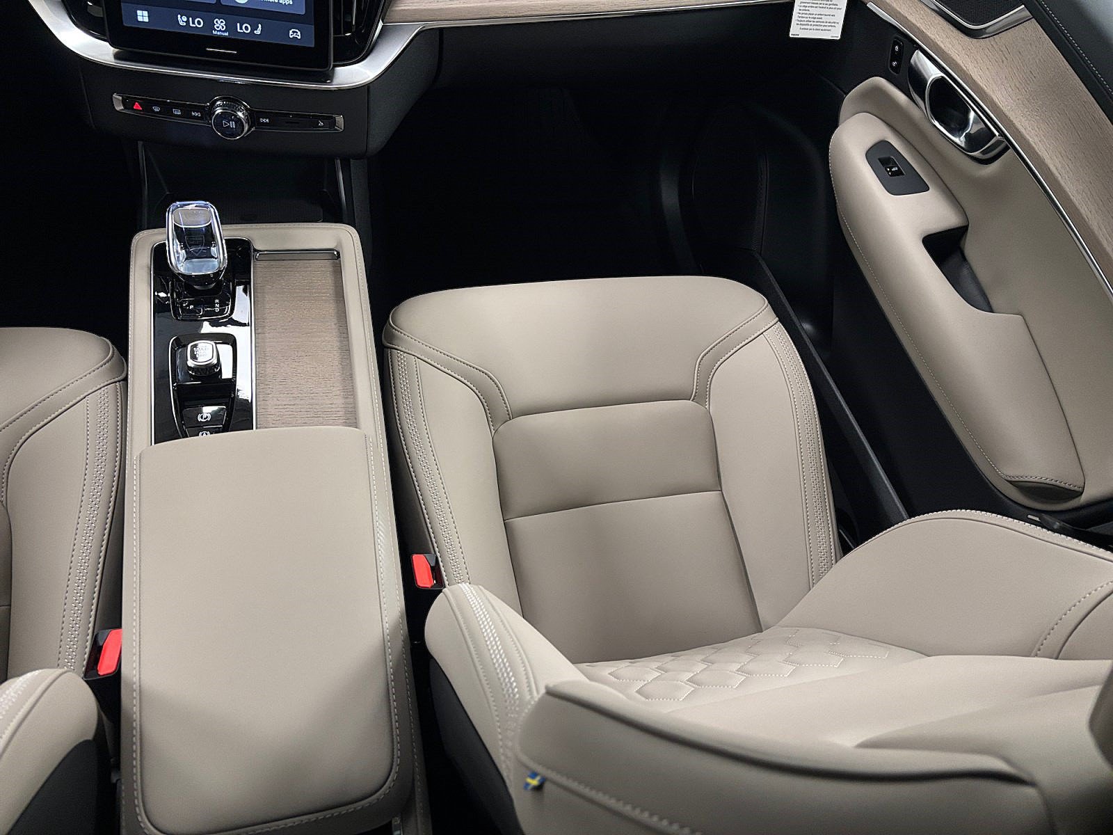 New 2026 Volvo XC90 T8 Plus w/ Protection Package AWD/4WD image 18