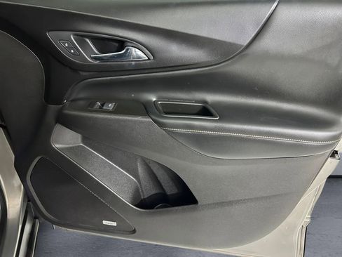 Used 2018 Chevrolet Equinox Premier image 15