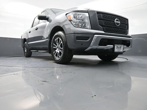 Used 2024 Nissan Titan SV w/ SV Convenience Package image 25