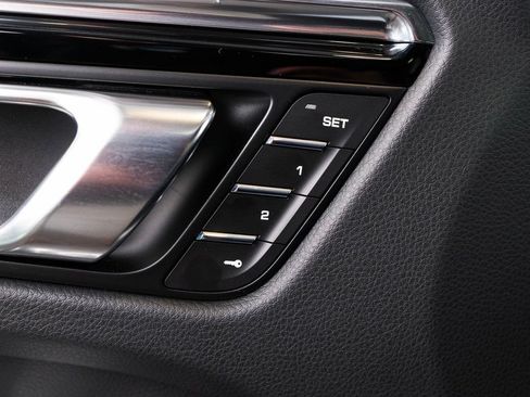 Certified 2026 Porsche Macan AWD/4WD image 19