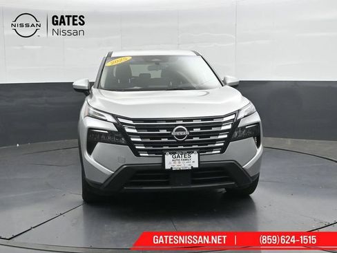 Used 2025 Nissan Rogue SV AWD/4WD image 5