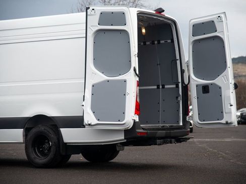 Used 2024 Mercedes-Benz Sprinter 3500 image 17
