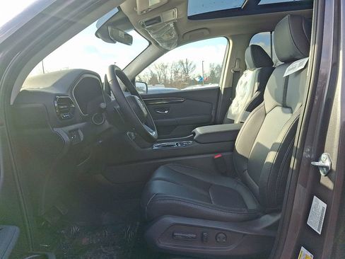 New 2025 Honda Pilot Touring image 8