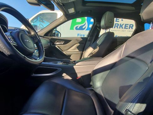 Used 2017 Jaguar F-PACE Premium image 3