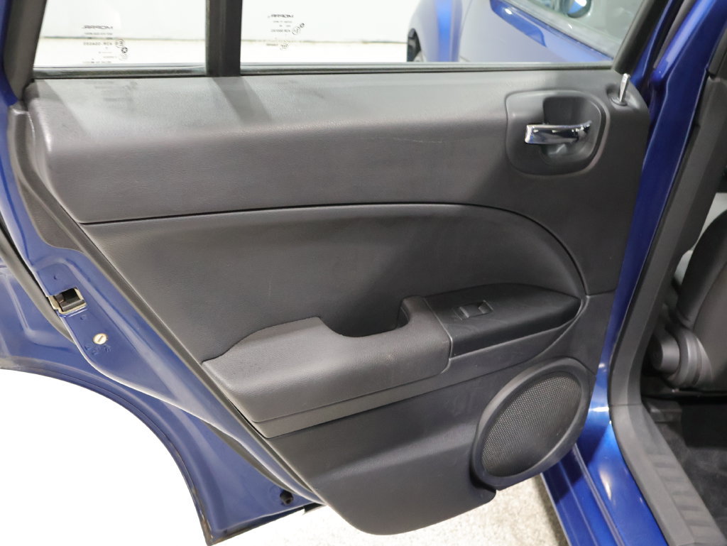 Used 2010 Dodge Caliber SXT FWD image 17