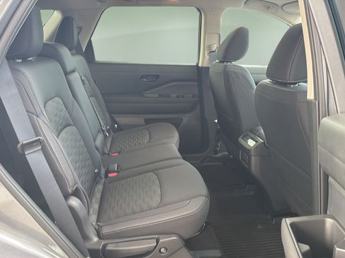 New 2026 Nissan Pathfinder SV w/ SV Premium Package AWD/4WD image 17