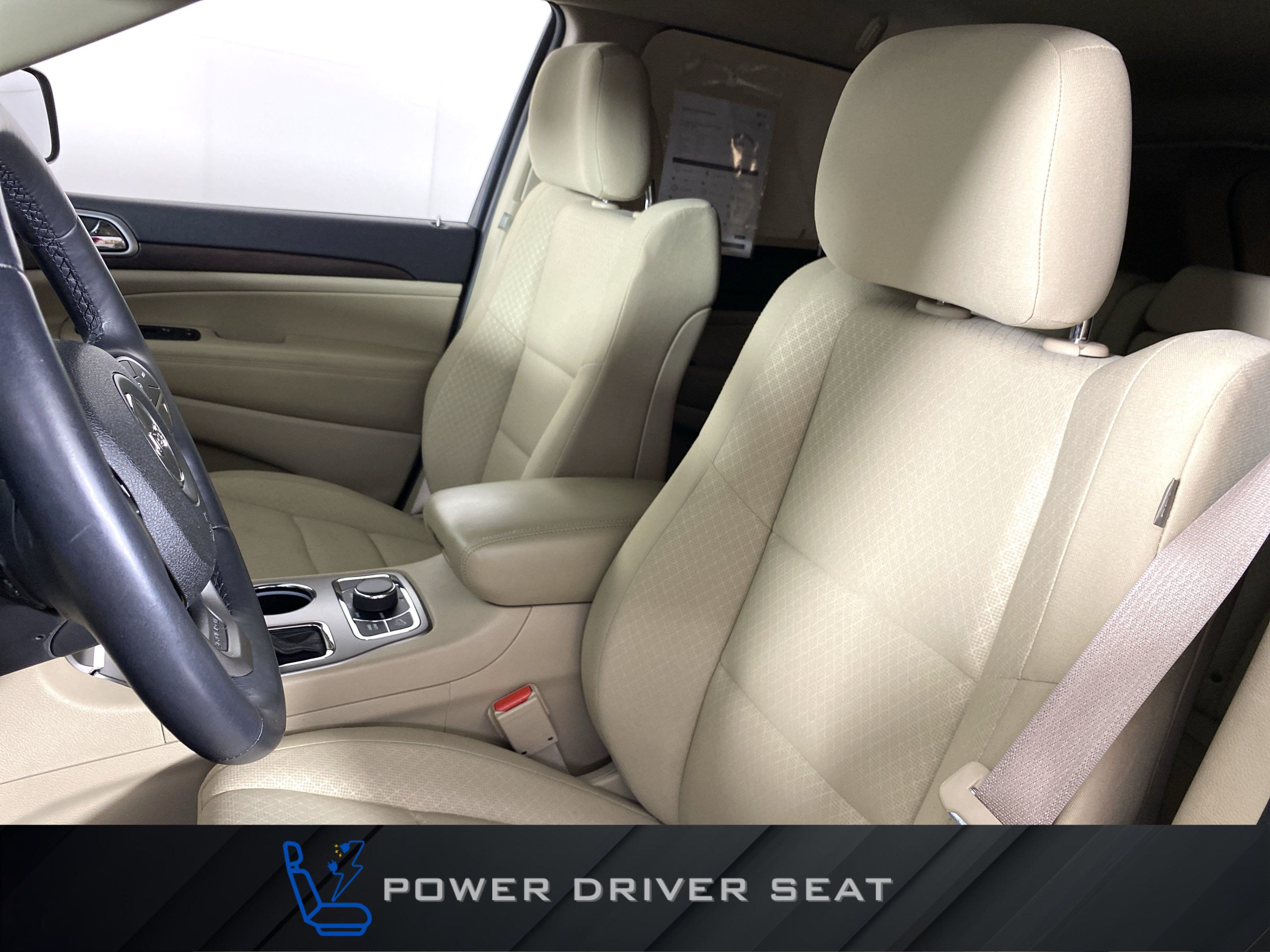 Used 2018 Jeep Grand Cherokee Laredo AWD/4WD image 16