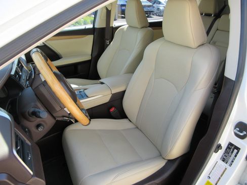Used 2020 Lexus RX 350L Premium w/ Premium Package AWD/4WD image 20