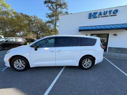 Used 2024 Chrysler Pacifica Touring-L