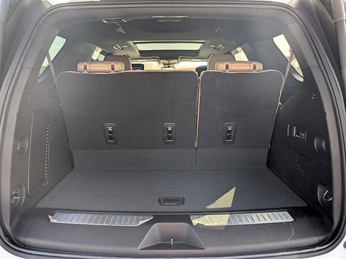 Used 2023 Chevrolet Tahoe Premier w/ Advanced Technology Package image 32