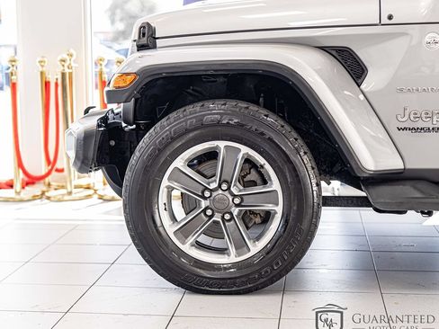 Used 2018 Jeep Wrangler Unlimited Sahara AWD/4WD image 7